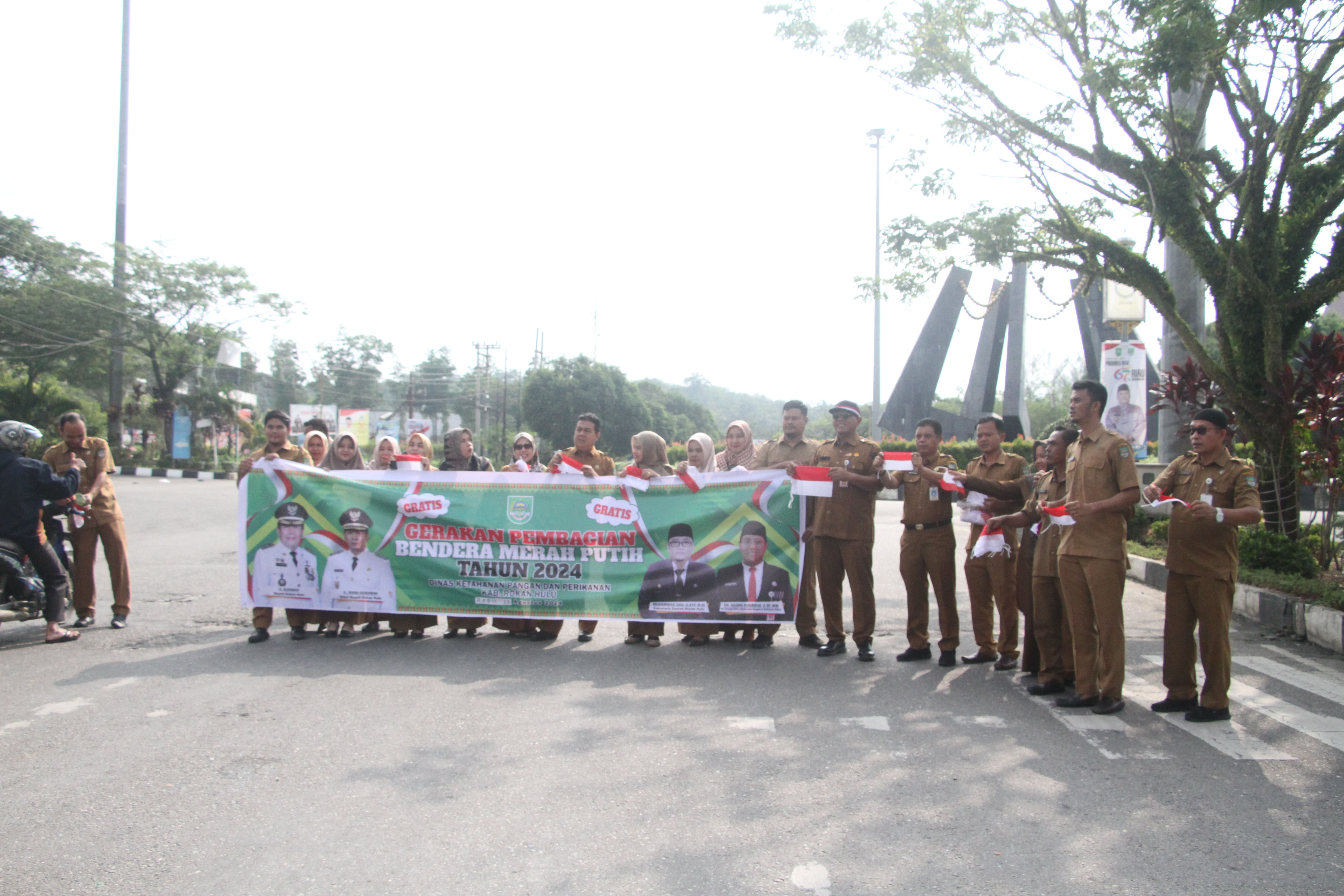 Gerakan Pembagian  Bendera Merah Putih